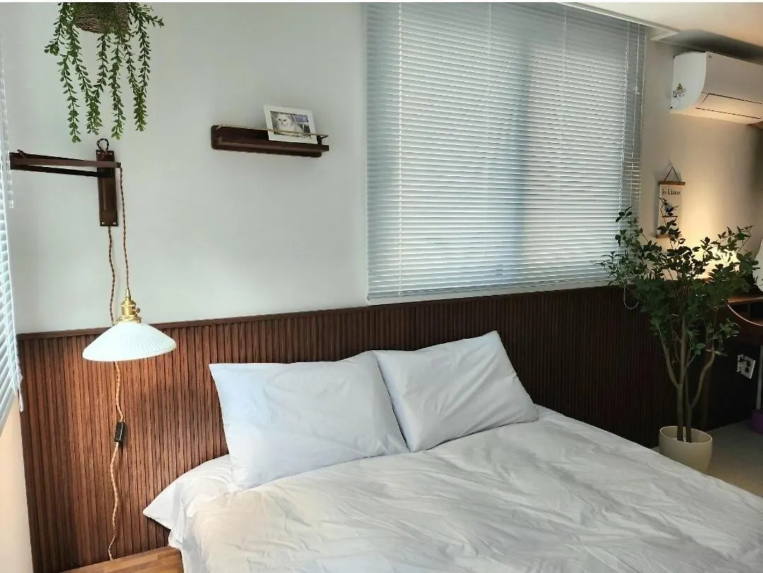 #1St Floor# Hongik University Station 5 Minutes#Bathroom 2#Starbucks, Convenience Store 1 Minute Сеул 0*,  Южная Корея