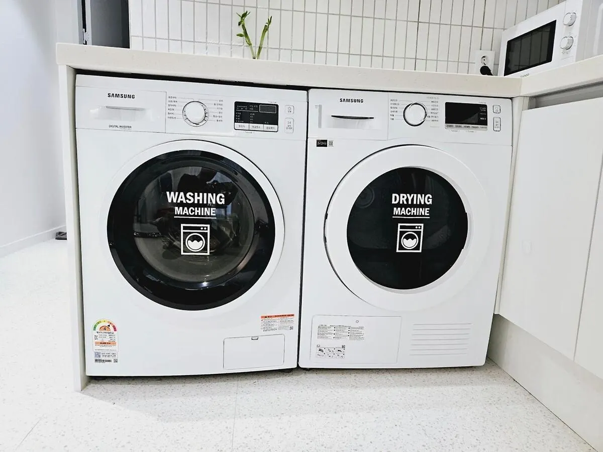 #1St Floor# Hongik University Station 5 Minutes#Bathroom 2#Starbucks, Convenience Store 1 Minute Сеул Южная Корея