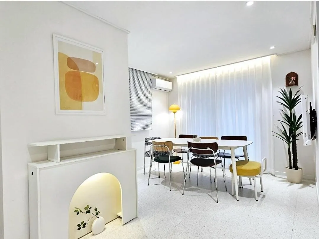 #1St Floor# Hongik University Station 5 Minutes#Bathroom 2#Starbucks, Convenience Store 1 Minute Seul 0*,